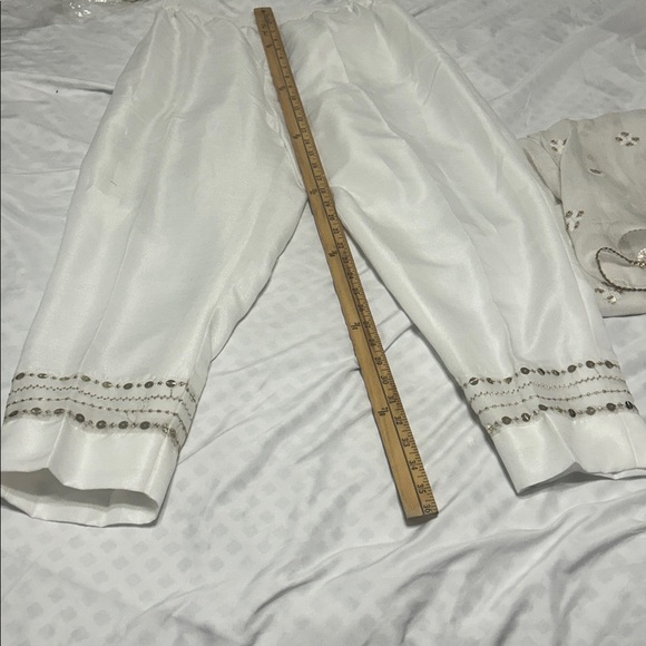 Off white and Gold shalwar kameez Duppatta Embroidered chicken kari chiffon. S-M - Picture 12 of 17